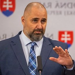 DNES potravinový kritik LINHART vs. minister TAKÁČ! V relácii " ... DNES potravinový kritik LINHART vs. minister TAKÁČ! V relácii " ...